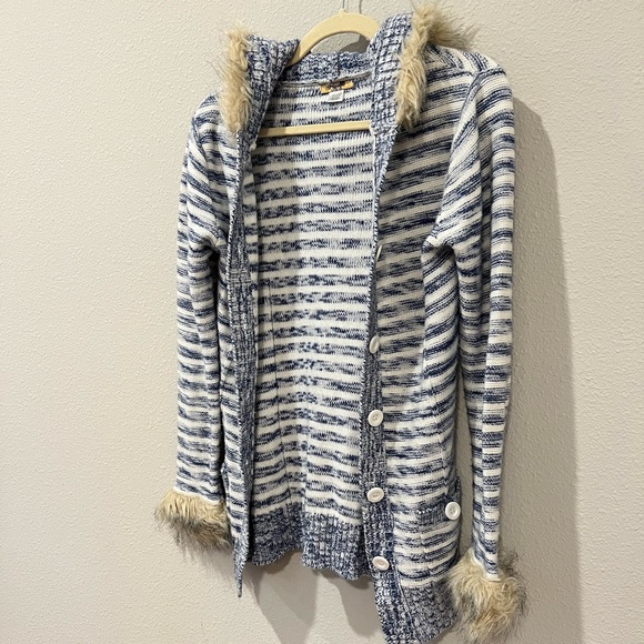 Women’s button down cable knit cardigan fur collar - Picture 2 of 10